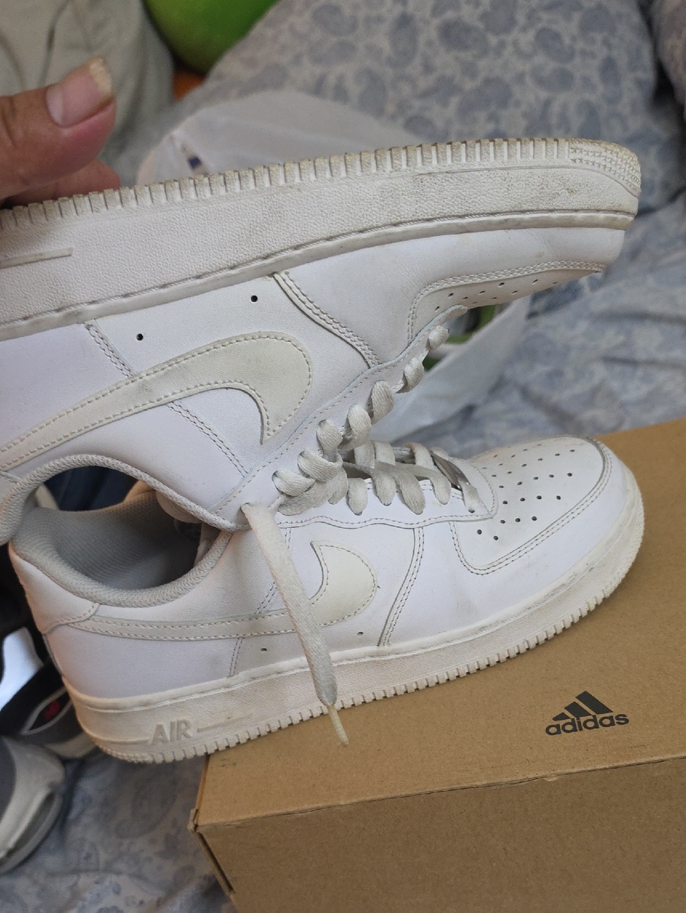 Women's White Low-Top Leather Sneakers - Classic Everyday Style